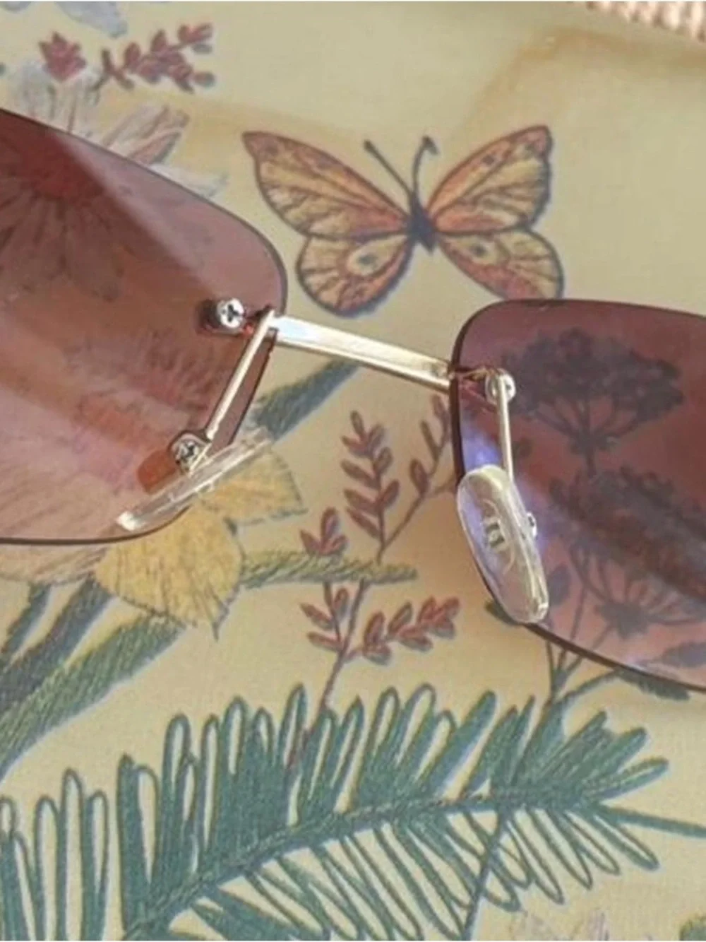Y2K Rimless Brown Tint Sunglasses Gold Metal Rectangle Shades with gold temples